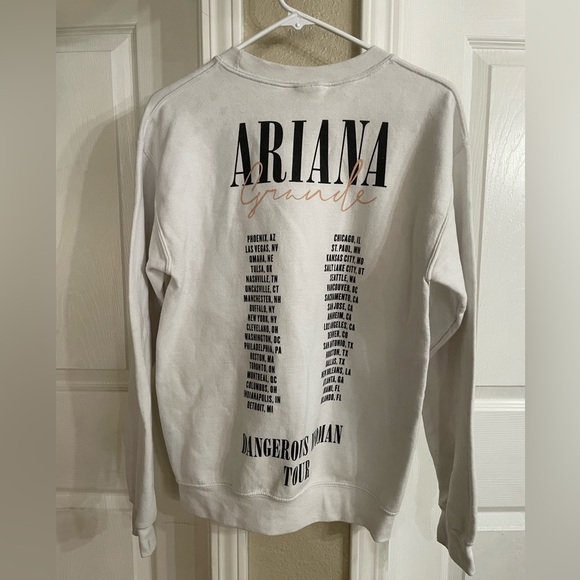 𝙰𝚁𝙸𝙰𝙽𝙰 𝙶𝚁𝙰𝙽𝙳𝙴 𝙳𝚊𝚗𝚐𝚎𝚛𝚘𝚞𝚜 𝚆𝚘𝚖𝚊𝚗 𝚆𝚘𝚛𝚕𝚍 𝚃𝚘𝚞𝚛 ✨ - Picture 3 of 10